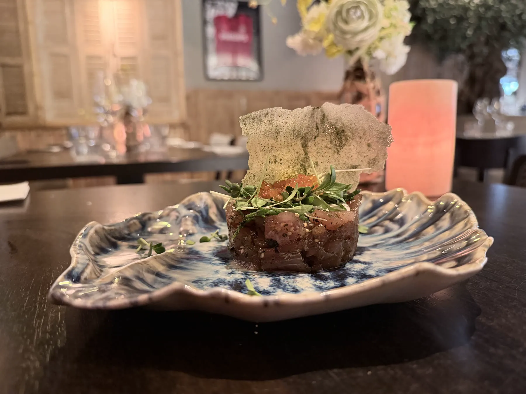 Tartare di Tonno at Manca Veldhoven on a blue and white plate